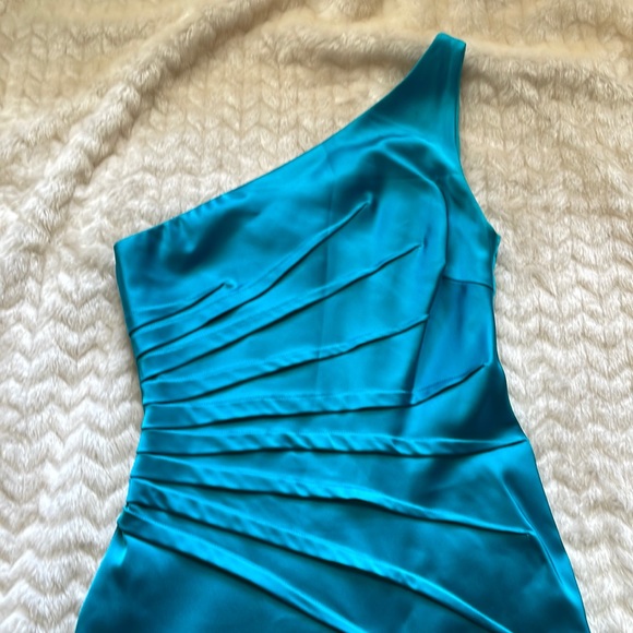 Cache Dress - Picture 2 of 5